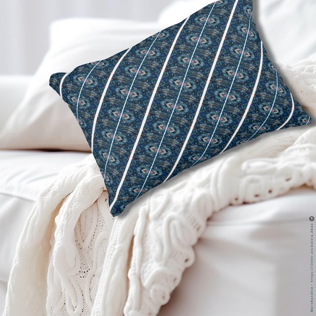 Almofada Decorativa Travesseiro de Ênfase Azul da Poeta Adiela Akoo (Blue Stripe Accent Pillow by Poet Adiela Akoo. Love it? Get it! Browse my store for more great finds)