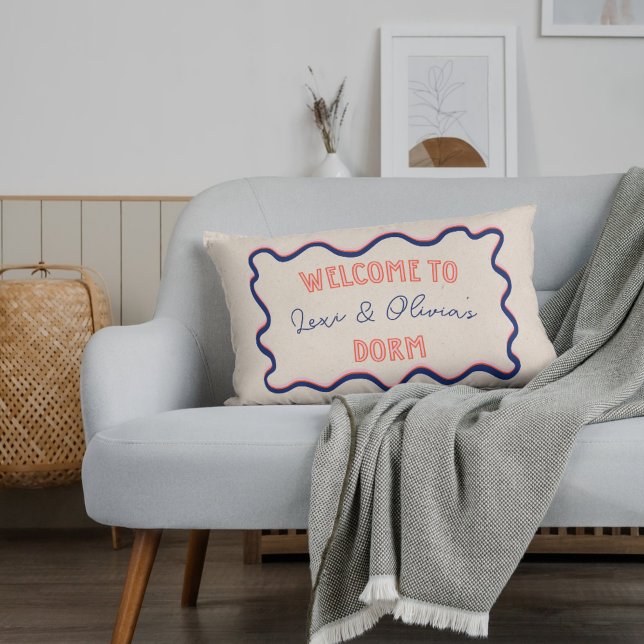 Almofada Decorativa Trendy Pink Personalizado Desenhando Colegas De Mã (Accent your dorm with this trendy, custom roommate pillow!)