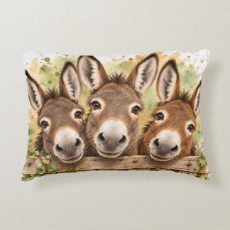 Almofada Decorativa Três Burros Travessos – Encanto do Quintal Rural