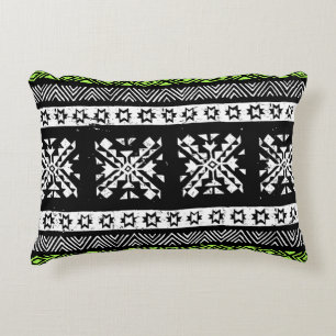 Almofada Decorativa Tribal Navajo, padrão verde branco preto.