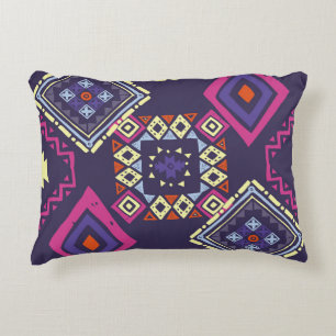 Almofada Decorativa Tribal, origem geométrica primitiva.