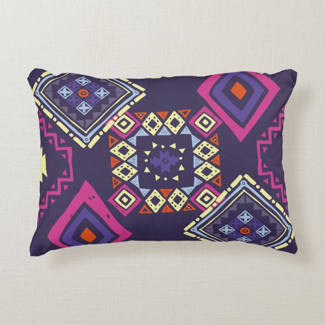 Almofada Decorativa Tribal, origem geométrica primitiva. (Frente)