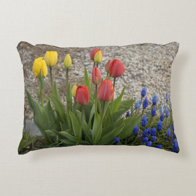 Almofada Decorativa Tulipas Vermelhas e Amarelas (Frente)