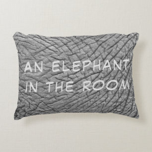 Almofada Decorativa Um elefante na foto da pele da sala com texto bran