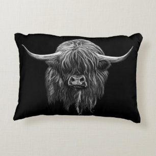 Almofada Decorativa Vaca escocesa das montanhas em preto e branco