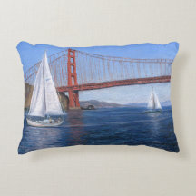 "Velejando sob a porta do Ouro"