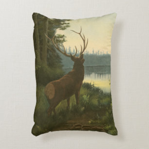 Almofada Decorativa Vista de trás de Elk Olhando sobre um lago
