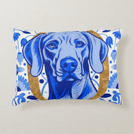 Almofada Decorativa Weimaraner espiando através da letra "O" em Ouro