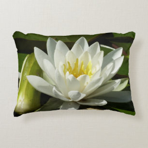 Almofada Decorativa White Waterlily e Bud Floral