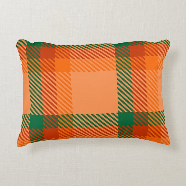 Almofada Decorativa Xadrez Escocesa Verde, Vermelho, Laranja e Beige T (Frente)