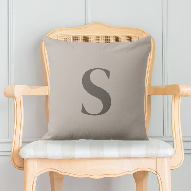 Almofada Decorative cushion with initial (Criador carregado)