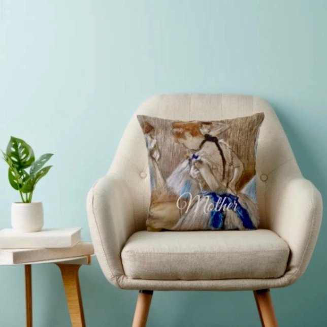 Almofada Degas Dançarina Com Laço Azul (Throw Pillow 100% polyester heavyweight stretch material. Hidden zipper Made in the USA.
)