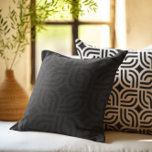 Almofada Design antigo de padrões de ornamentação de cinza<br><div class="desc">O ornamento preto padrões antigo em uma cinza escura. Um padrão monocromático elegante para uma coleção de decoração doméstica.</div>