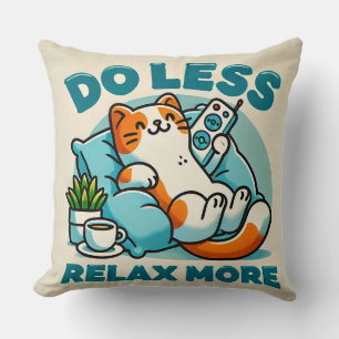 Almofada Design de gato relaxando com legenda promovendo re