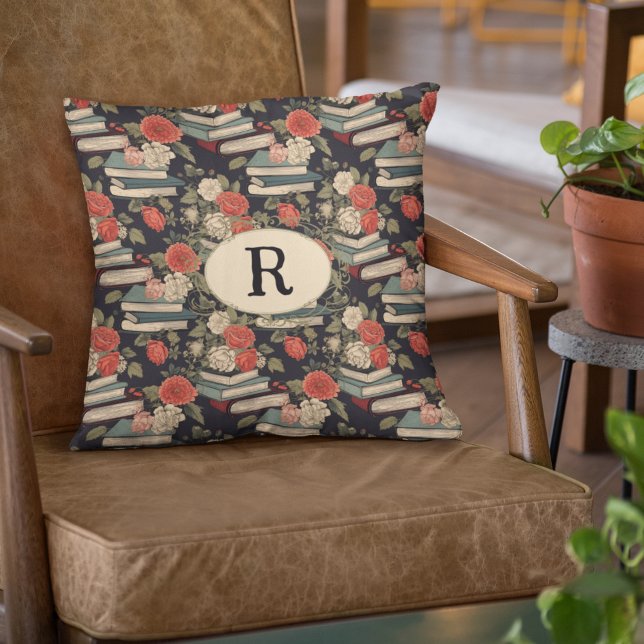 Almofada Destaque Personalizado de Livros e Rosas Vintage (Criador carregado)