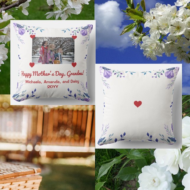 Almofada Dia de as mães Feliz Elegante Vovó Foto Floral (Happy Mother's Day, Grandma! Elegant personalized floral photo pillow with hearts holding the photo)