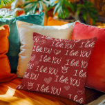 Almofada Dia de os namorados White Vermelho Eu te amo Padrã<br><div class="desc">Inspirado pelo Dia de os namorados,  este design mostra corações charmosos desenhados à mão e a frase sentida "Eu te amo" em tipografia perfeitamente escrita à mão,  este padrão perfeito é perfeito para adicionar um toque romântico a qualquer ocasião.</div>