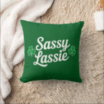 Almofada Dia de São Patrício Sassy Lassie Funny Irlandês<br><div class="desc">Dia de São Patrício Sassy Lassie Funny Irlandês</div>