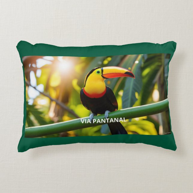 Almofada Dimensões: 30.48 cm x 40.64 cm Tucano (Frente)