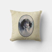 Doce Rosy Cheeked Vintage Angel em Nuvens