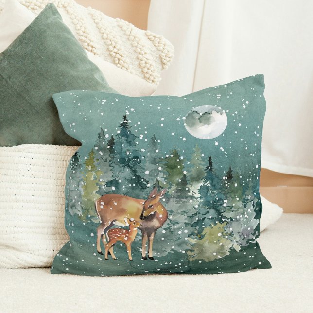 Almofada Doe e Fawn Deer na Floresta de Neve Cheia (Doe and Fawn Deer in Forest Full Moon Snowfall Christmas Throw Pillow)