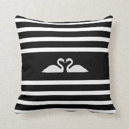 Almofada Dois Cisnes em Preto e Branco com Strike