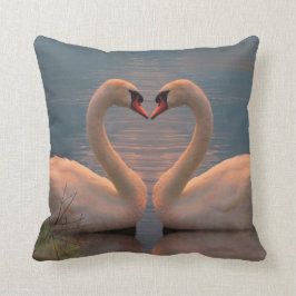 Almofada Dois cisnes fazer coração com os pescoços, jogam a