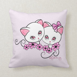 Almofada Dois gatinhos fofos com Margaridas Rosa