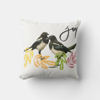 Almofada "Dois pela Joy" Magpies com sotaque floral.