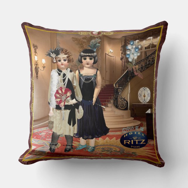 Almofada Dolls at the Ritz Throw Pillow (Frente)
