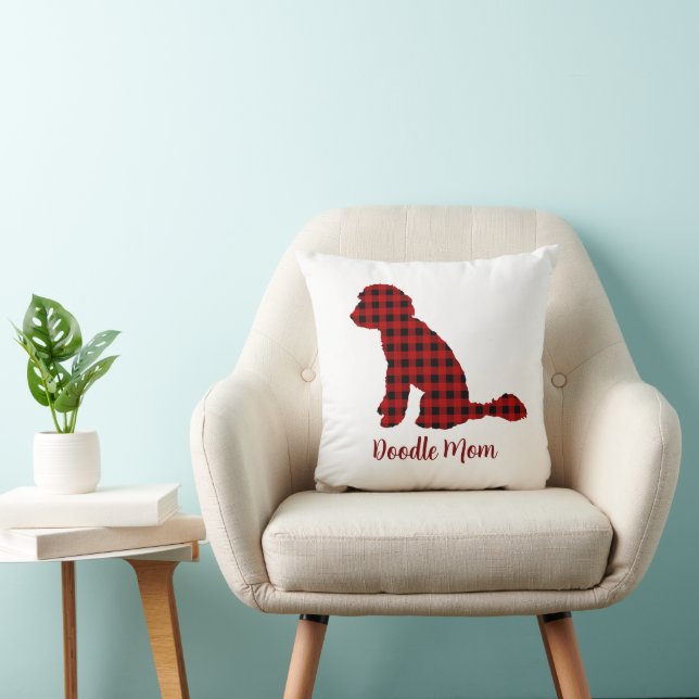 Almofada Doodle Mãe Labradoodle em Xadrez de Búfalo Plaid  (Cadeira)