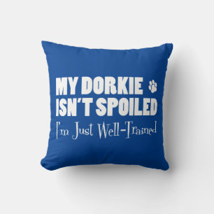 Almofada Dorkie não é mimada. Estou bem treinada.