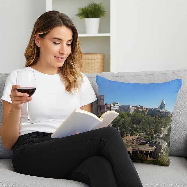 Almofada Downtown Denver with Capitol Building  (A pillow with a photograph of downtown Denver with the state capitol building.)