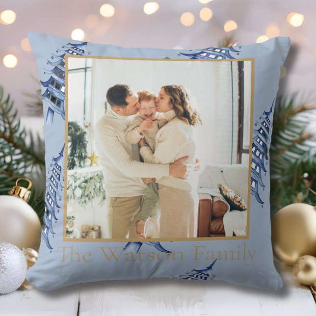 Almofada Dusty Blue Pagoda Feliz Árvore de Natal 1-Foto (Dusty Blue Pagoda Merry Christmas Tree 1-Photo Throw Pillow)