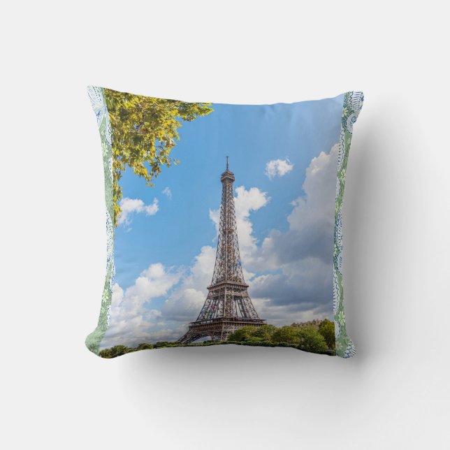 Almofada "Elegância em Ferro: A Torre Eiffel" (Frente)