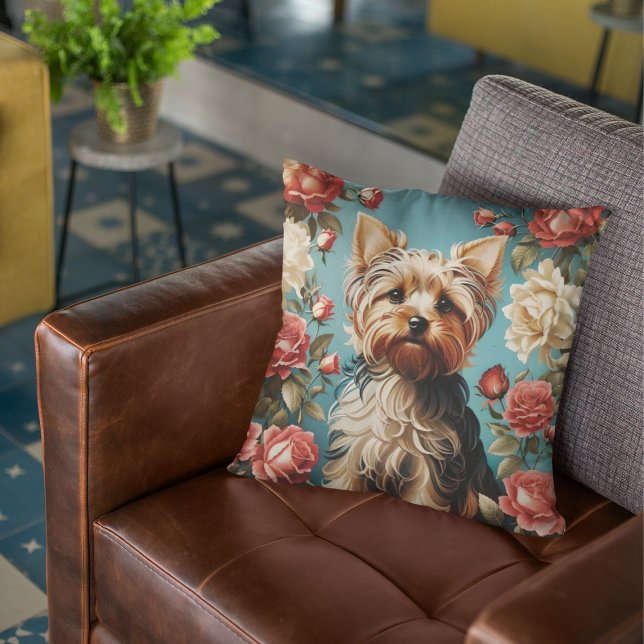 Almofada Elegant Yorkshire Terrier Portrait Rosa Garden (Criador carregado)