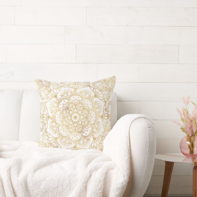 Almofada Elegante Mandala Floral em Ouro Branco (Sofá)