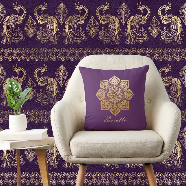 Almofada Elegante Respira Roxo e Dourado Mandala (Criador carregado)