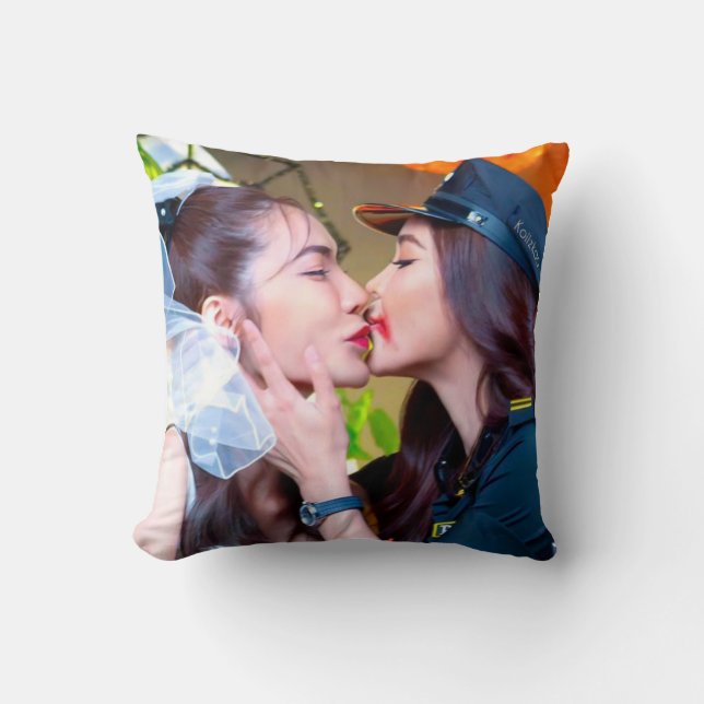 Almofada Englot Thai GL Halloween Kiss, Engfa and Charlotte (Frente)