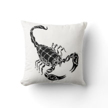 Escorpião desenhado mão preto e Doodle tribal