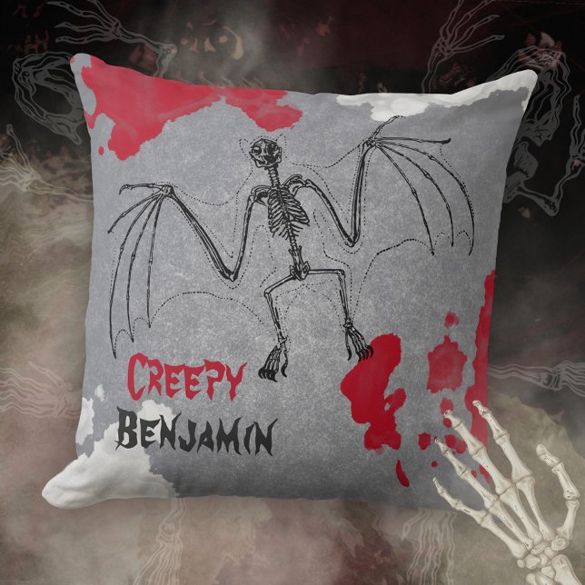 Almofada Esqueleto de Bat de Halloween assustador Seu Nome (Creepy Halloween Bat Skeleton Your Name Throw Pillow ©Susanne Sachers - Sunny Mind Design 🌞)