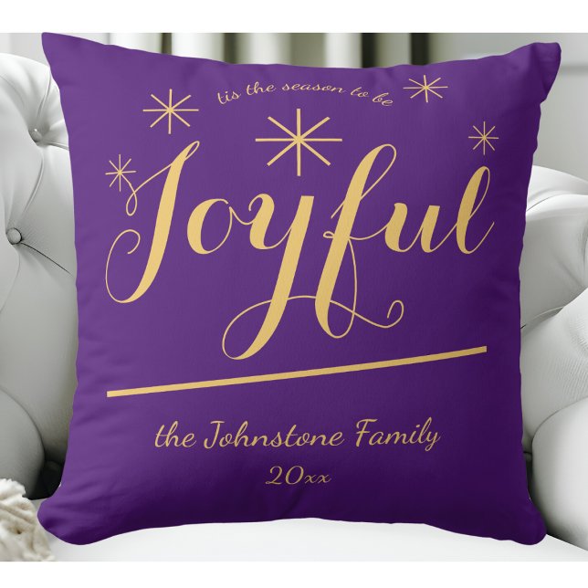 Almofada "Esta é a estação para ser alegre" Feriado Elegant (Help induce a festive mood with this Joyful purple and gold throw pillow.)