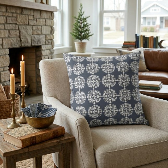 Almofada Estampa Clássica de Damasco Azul e Branco (Blue and White Classic Damask Print Throw Pillow)