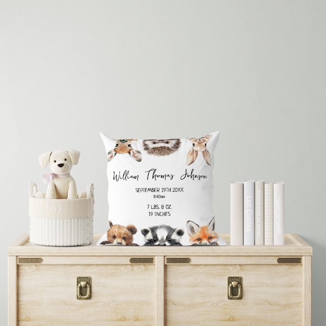Almofada Estatísticas de Nascimento de Animais da Floresta  (Cute Woodland Animals Baby Birth Stats Throw Pillow)