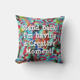 Almofada Esteja-me para trás estão tendo um travesseiro