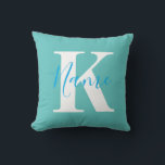 Almofada Estojo de Travesseiro Personalizado com Nome Trave<br><div class="desc">Capa de travesseiro com nome de família personalizado – um presente aconchegante e personalizado para Mamãe, Vovó ou qualquer pessoa especial. Perfeito para decoração de casa e momentos emocionais! Adicione calor e personalidade à sua casa com meus Estojo de Travesseiro de Nome de Família Personalizado. Perfeito para celebrar ocasiões especiais...</div>