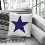 Almofada Estrela náutica azul marinho sobre fundo branco<br><div class="desc">Grande estrela náutica azul marinho sobre mudança de fundo de cor: você pode mudar o plano de fundo depois de pressionar o botão PERSONALIZAR TI!. Você pode adicionar texto e personalizar o travesseiro decorativo para ajustado de suas preferências.</div>
