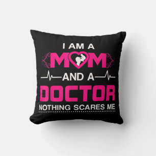 Almofada Eu sou mãe e médico, nada me assusta.