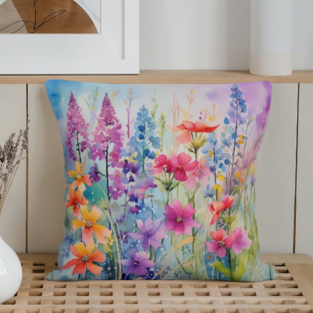 Almofada Explosão de Flores Silvestres Abstratas em Aquarel (Criador carregado)