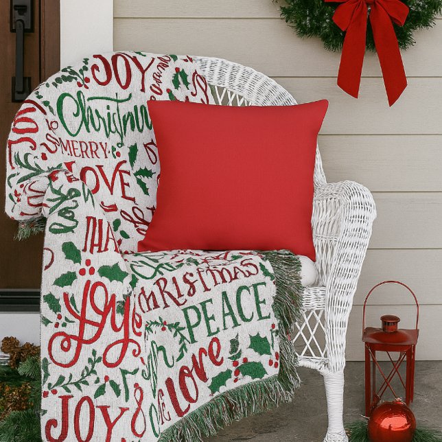 Almofada Exterior Vermelha Cor Sólida (“Add festive red to your porch with this cozy pillow perfect with holiday throws to welcome guests.”)